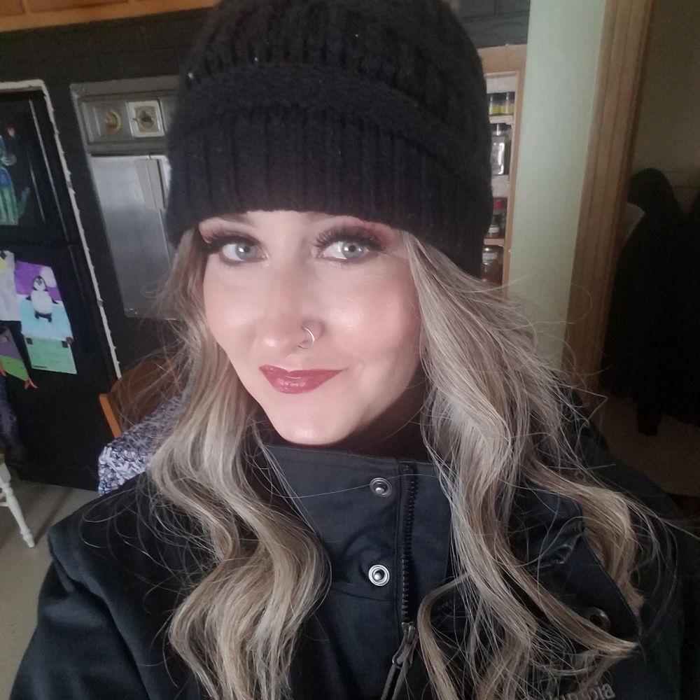 Meet your Posher, Joelle
